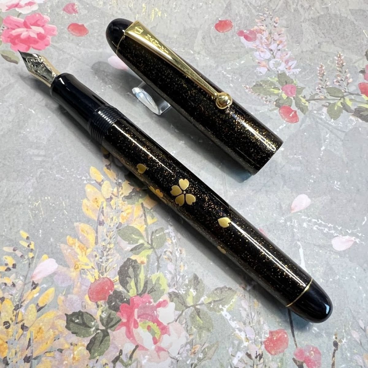 Pilot Namiki Maki-e Sakura Fubuki - Image 5
