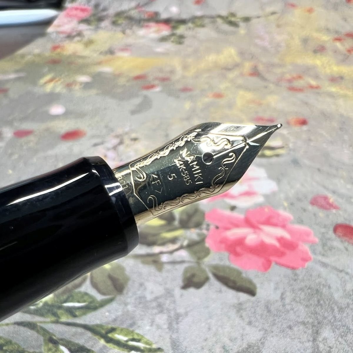 Pilot Namiki Maki-e Sakura Fubuki - Image 7